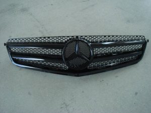W204 GRILLE TAIWAN (NEW)