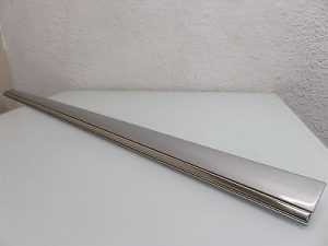 W220 FRONT DOOR OUTSIDE LEDGE RH (USED)