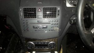 W204 CD PLAYER (USED)