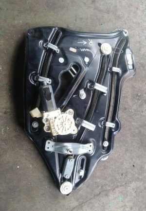 W209 WINDOW REGULATOR (USED)